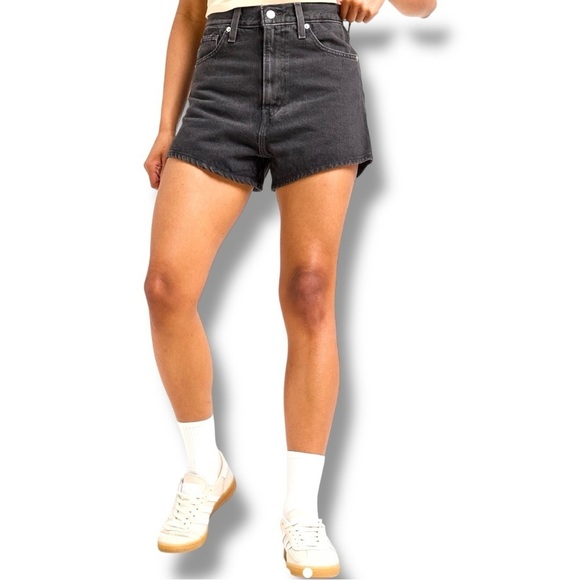 Levi's Classic High Waisted Dark Gray/Black Lightly Distressed Denim Mom Shorts - Picture 3 of 15